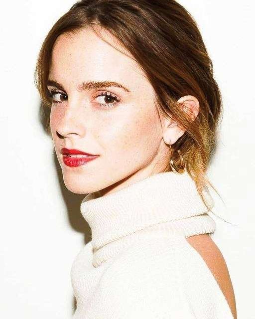 E64sudUX Emma Watson 01.jpg